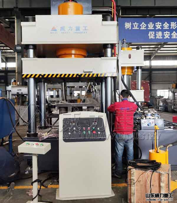 500噸伺服四柱油壓機復(fù)合電纜溝蓋板成型油壓機